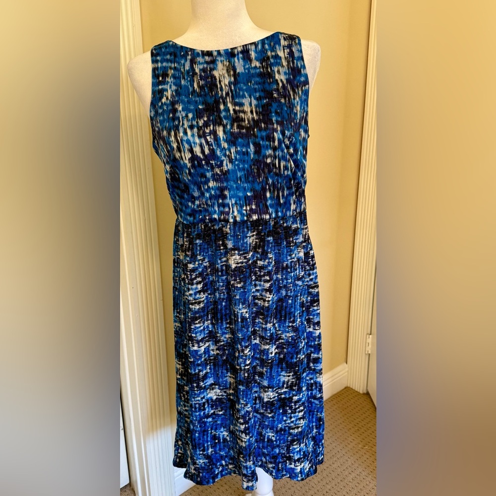 Ann Taylor sleeveless dress in blue and black with low cut back size 8P
